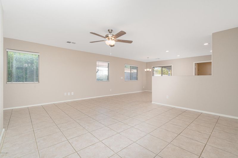 1021 E Desert Rose Trl, San Tan Valley, AZ 85143