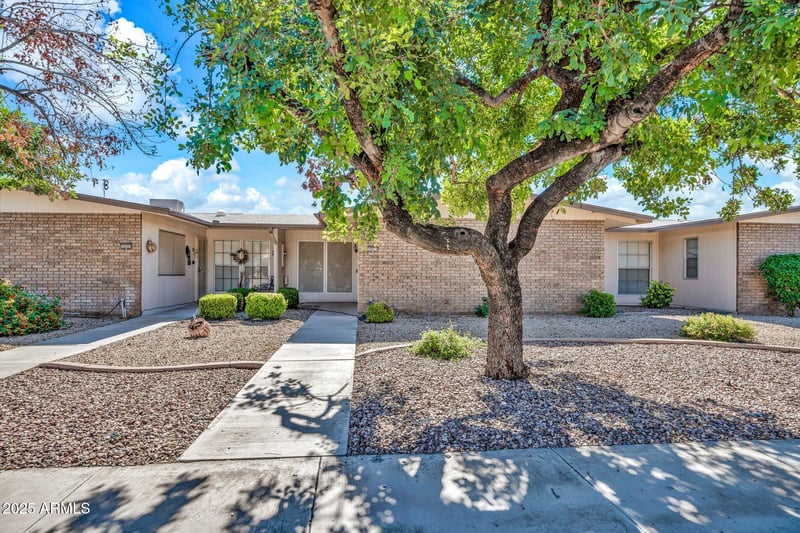 10211 W Ocotillo Dr, Sun City, AZ 85373
