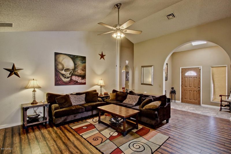 10212 W Minnezona Ave, Phoenix, AZ 85037