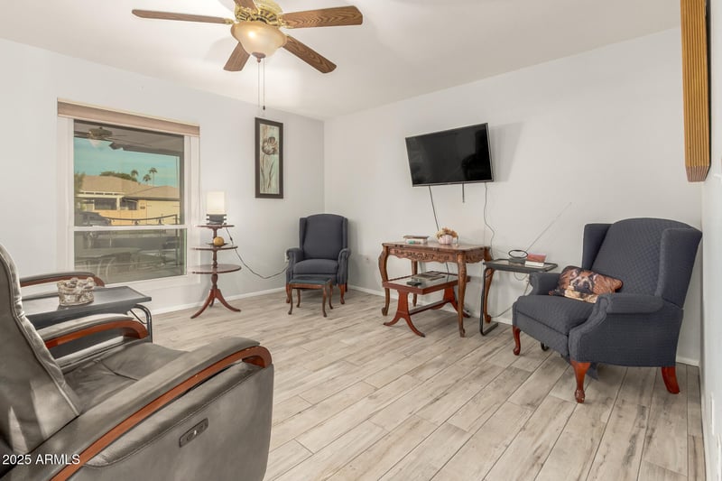 10213 Kingswood Cir, Sun City, AZ 85351