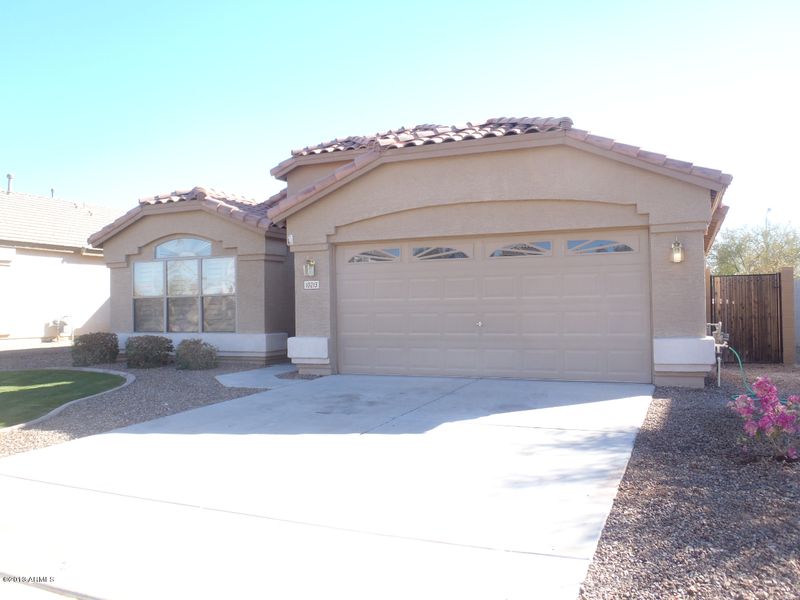 10213 W Country Club Trl, Peoria, AZ 85383