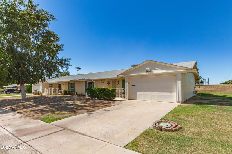 10215 Kingswood Cir, Sun City, AZ 85351