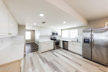 10215 35th Dr, Phoenix, AZ 85051