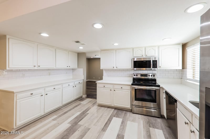 10215 35th Dr, Phoenix, AZ 85051