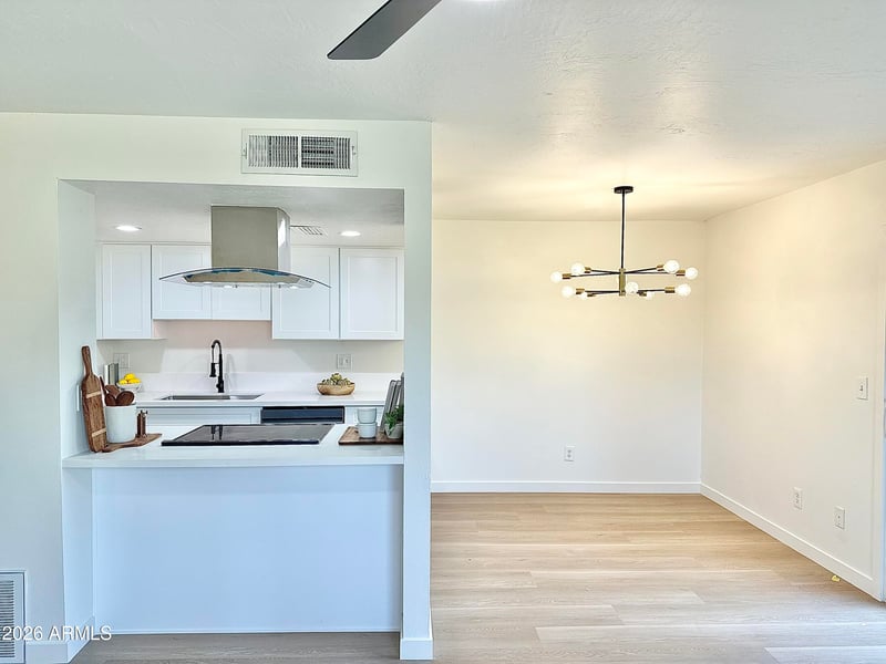 10215 N 8th St #B, Phoenix, AZ 85020
