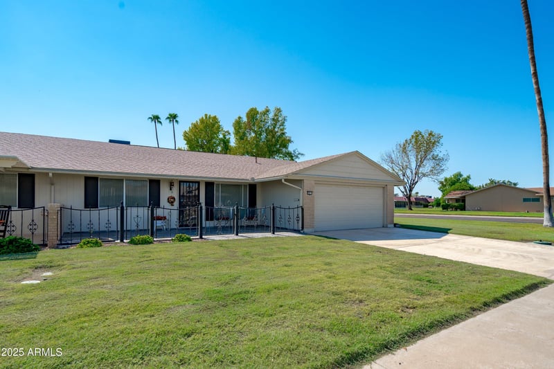 10219 Prairie Hills Cir, Sun City, AZ 85351