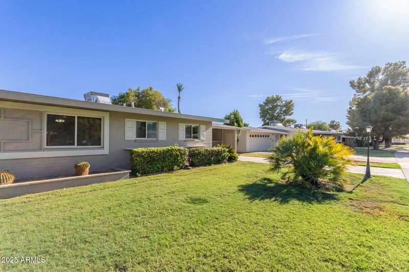 10219 Snead Cir, Sun City, AZ 85351