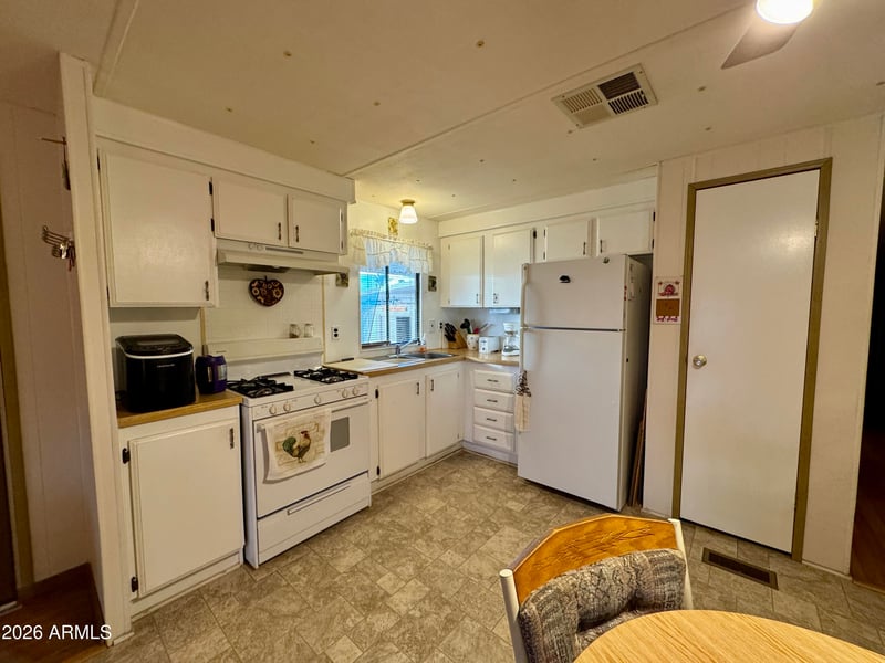 10220 E Apache Trl #204, Apache Junction, AZ 85120