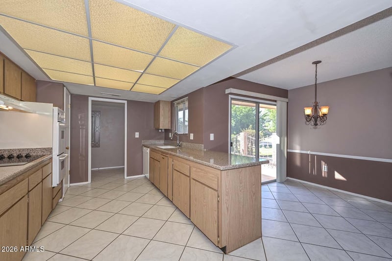 10220 W Pineridge Dr, Sun City, AZ 85351