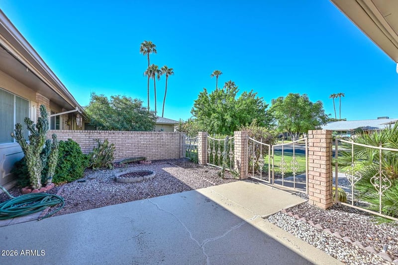 10220 W Pineridge Dr, Sun City, AZ 85351