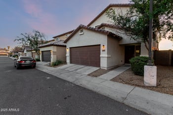 10225 Camelback Rd #33, Phoenix, AZ 85037