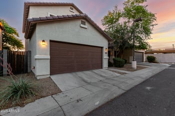 10225 Camelback Rd #33, Phoenix, AZ 85037