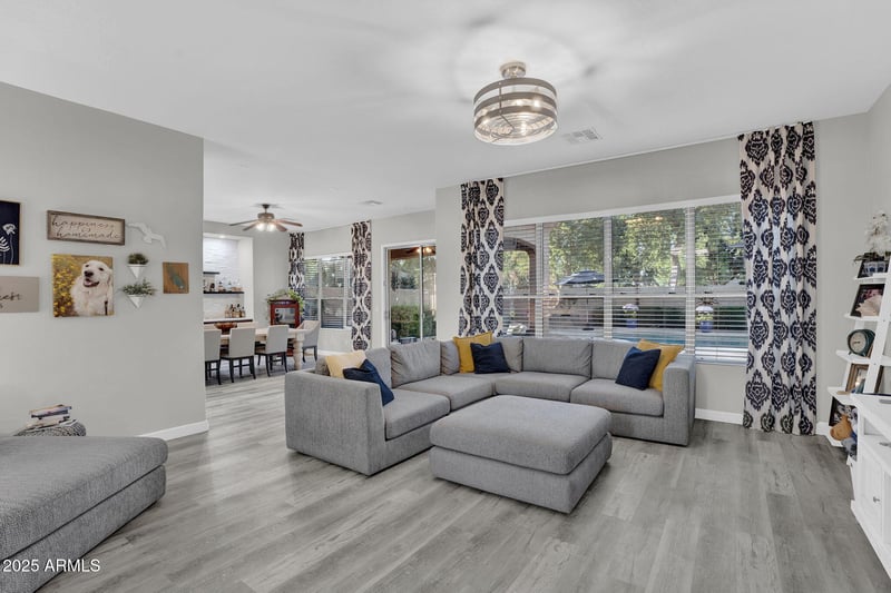 10226 Lakeview Ave, Mesa, AZ 85209