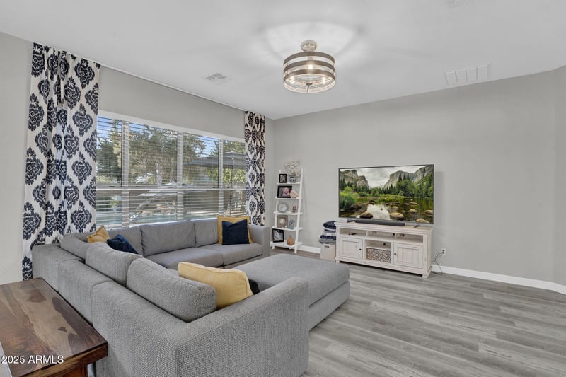 10226 Lakeview Ave, Mesa, AZ 85209