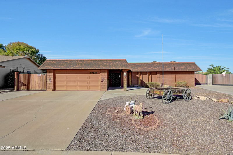 10228 Twin Oaks Dr, Sun City, AZ 85351