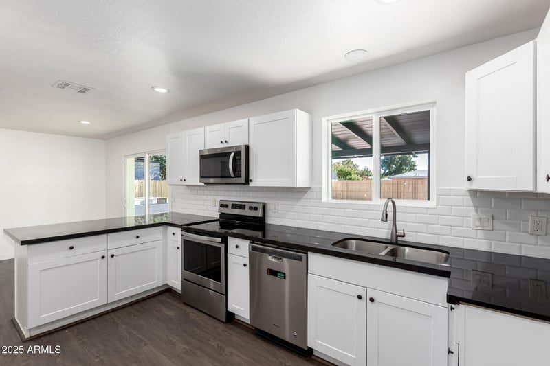 1023 9th St, Mesa, AZ 85203