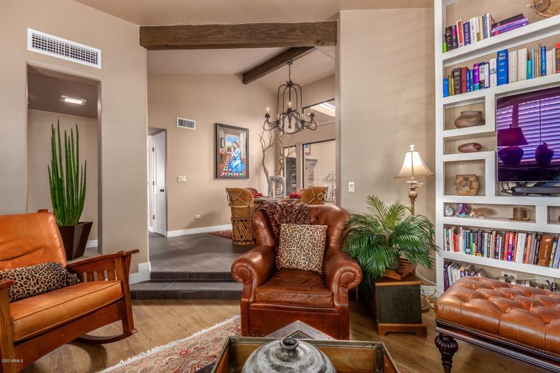 1023 E Desert Cove Ave, Phoenix, AZ 85020
