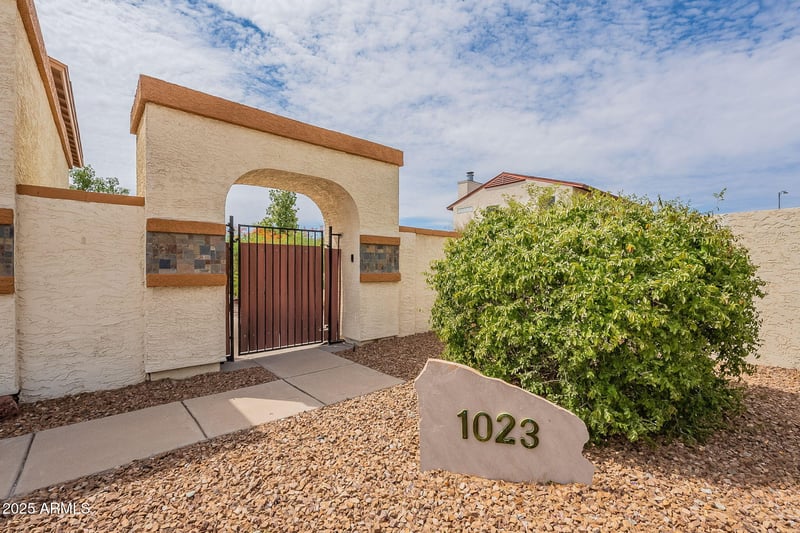 1023 Escuda Dr, Phoenix, AZ 85024
