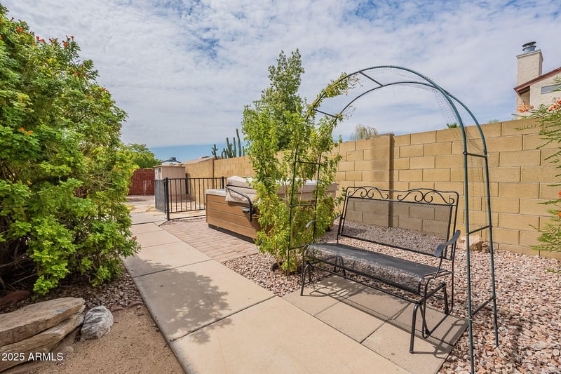 1023 Escuda Dr, Phoenix, AZ 85024