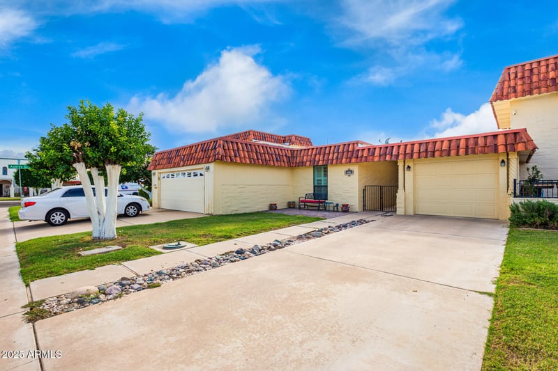 10230 106th Dr, Sun City, AZ 85351