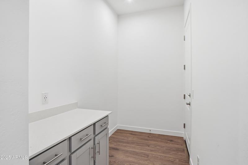 10231 20th Ln, Phoenix, AZ 85041