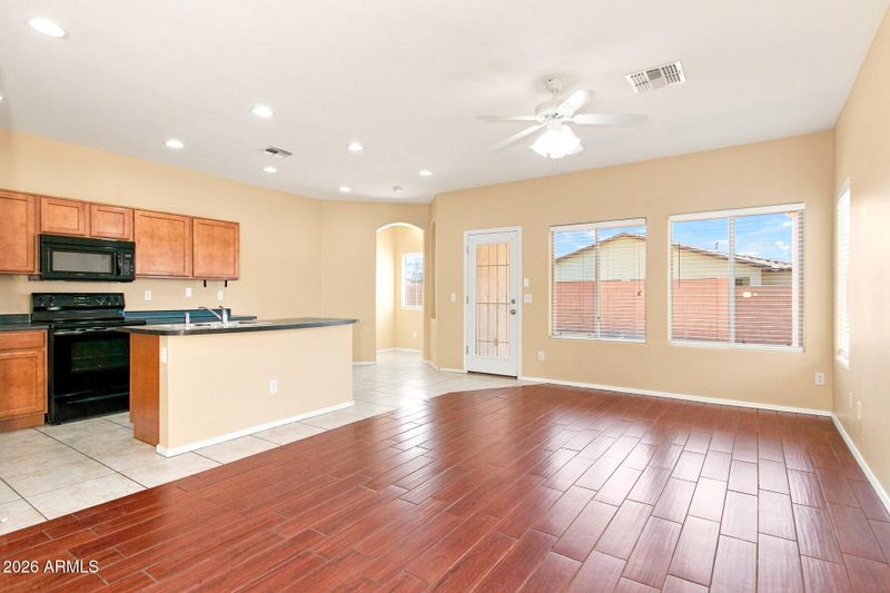 10233 W Parkway Dr, Tolleson, AZ 85353