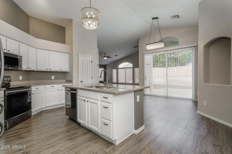 1024 E Blackhawk Dr, Phoenix, AZ 85024
