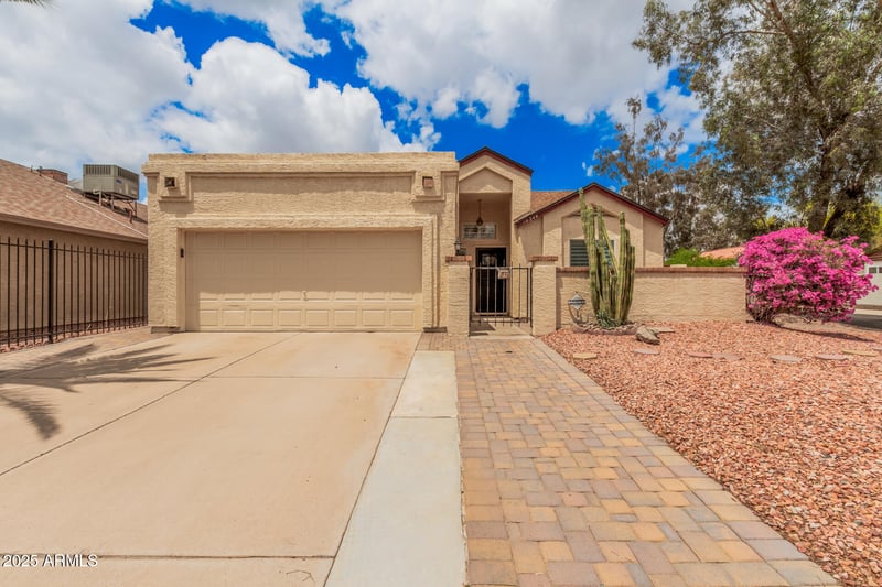 10244 65th Ln, Glendale, AZ 85302