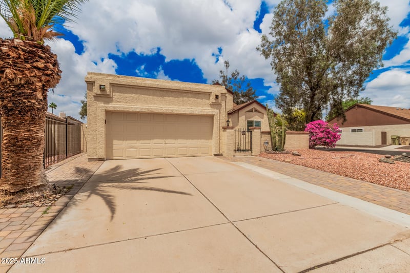 10244 65th Ln, Glendale, AZ 85302