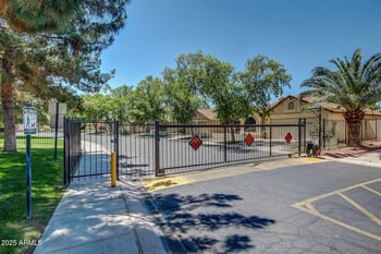 10244 65th Ln, Glendale, AZ 85302