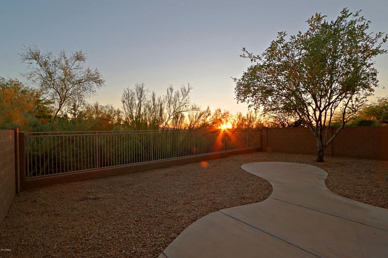 10246 E Butherus Dr, Scottsdale, AZ 85255