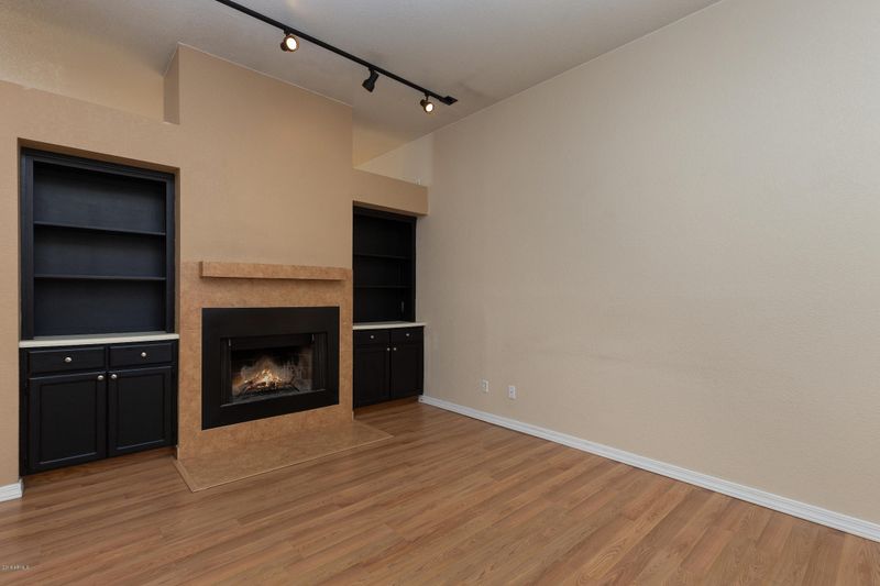 1025 E Charleston Ave, Phoenix, AZ 85022
