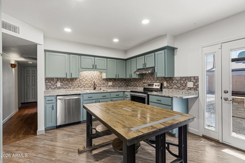 1025 E Cheryl Dr, Phoenix, AZ 85020