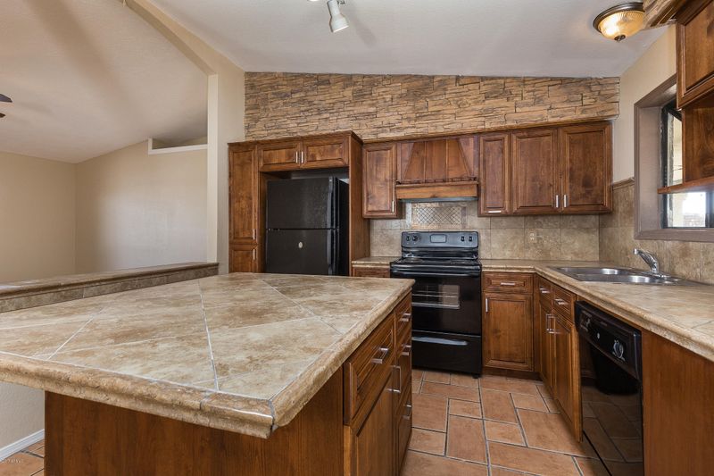 1025 W Hononegh Dr, Phoenix, AZ 85027