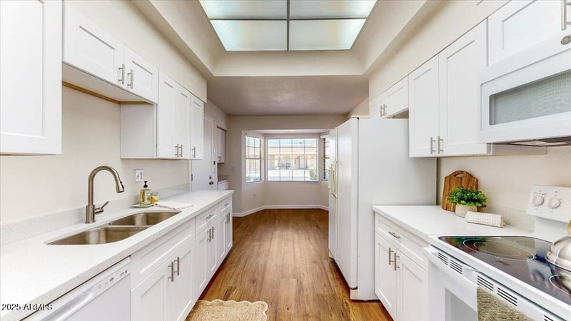 10251 Twin Oaks Dr, Sun City, AZ 85351