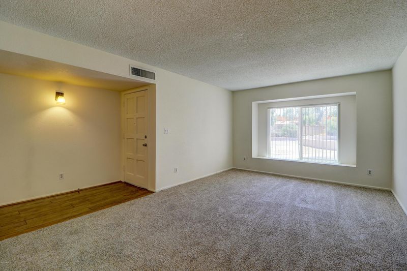 1026 E Fairbrook Cir, Mesa, AZ 85203