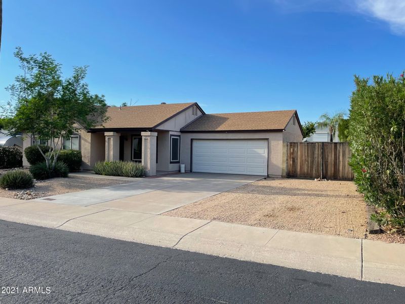 1026 E Kerry Ln, Phoenix, AZ 85024