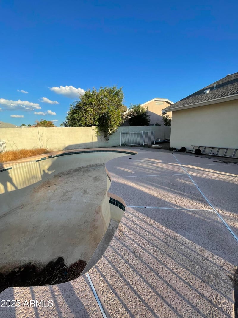 10260 Orange Dr, Glendale, AZ 85307