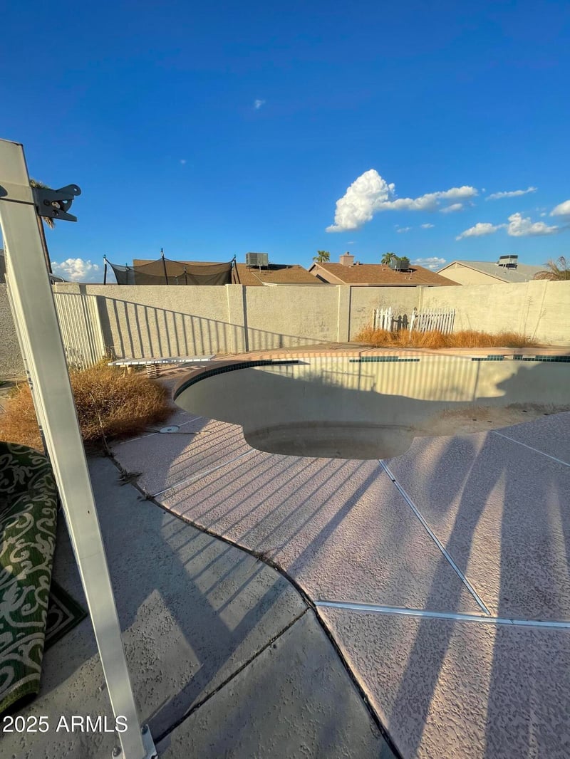 10260 Orange Dr, Glendale, AZ 85307