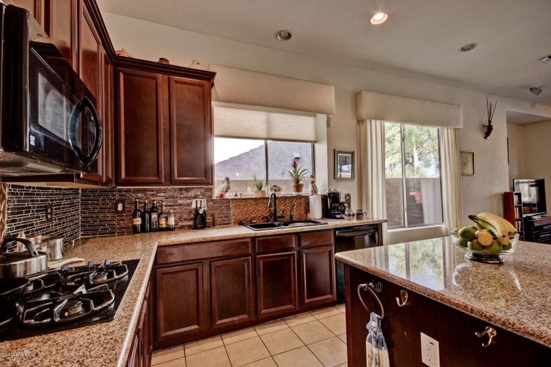 10262 E Lakeview Ave, Mesa, AZ 85209