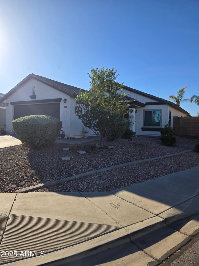 1027 Desert Canyon Dr, San Tan Valley, AZ 85143