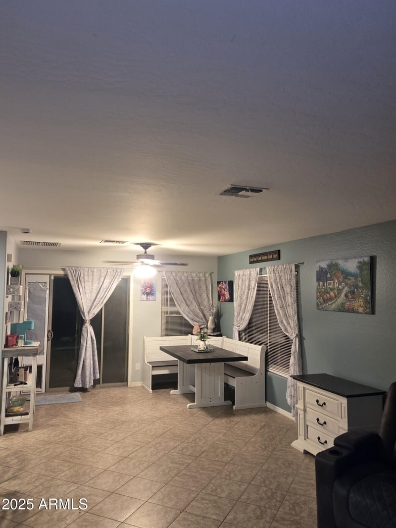 1027 Desert Canyon Dr, San Tan Valley, AZ 85143