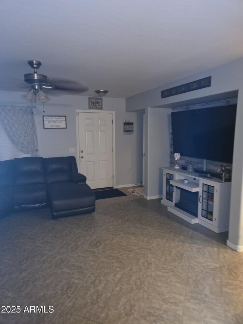 1027 Desert Canyon Dr, San Tan Valley, AZ 85143