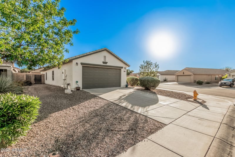 1027 Desert Canyon Dr, San Tan Valley, AZ 85143