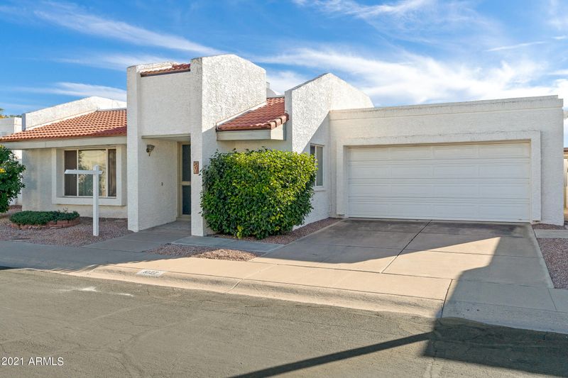 1027 E Michelle Dr, Phoenix, AZ 85022