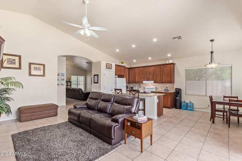 1027 W Sandra Ter, Phoenix, AZ 85023