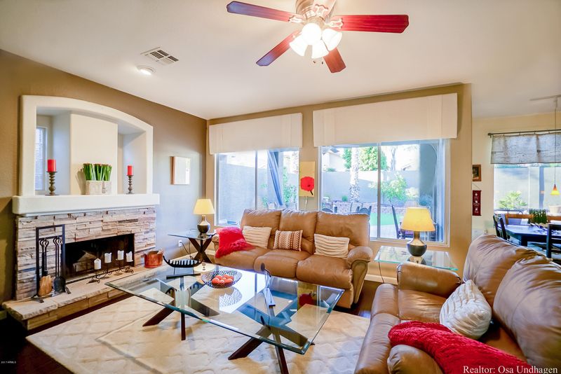 1028 E Silverwood Dr, Phoenix, AZ 85048