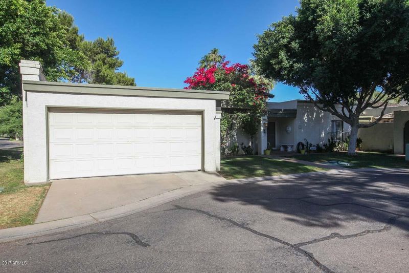 103 E Echo Ln, Phoenix, AZ 85020