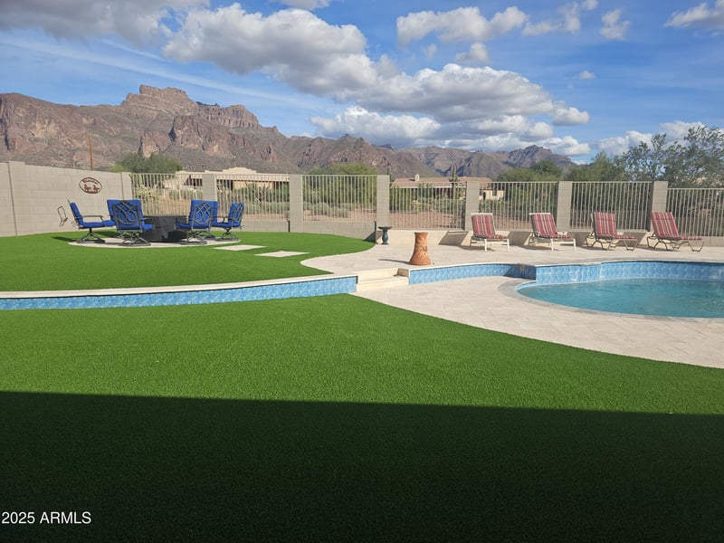 103 Sixshooter Rd, Apache Junction, AZ 85119