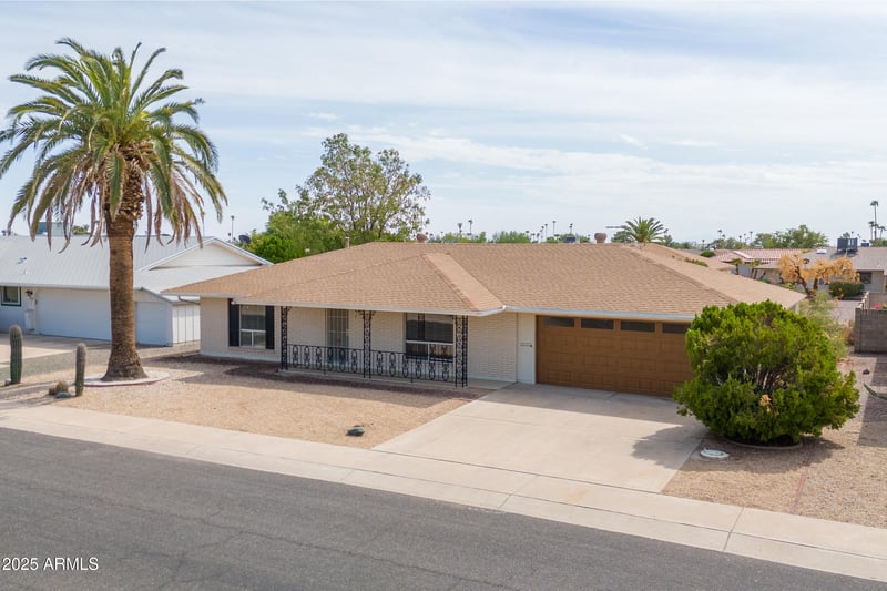 10301 Charter Oak Dr, Sun City, AZ 85351